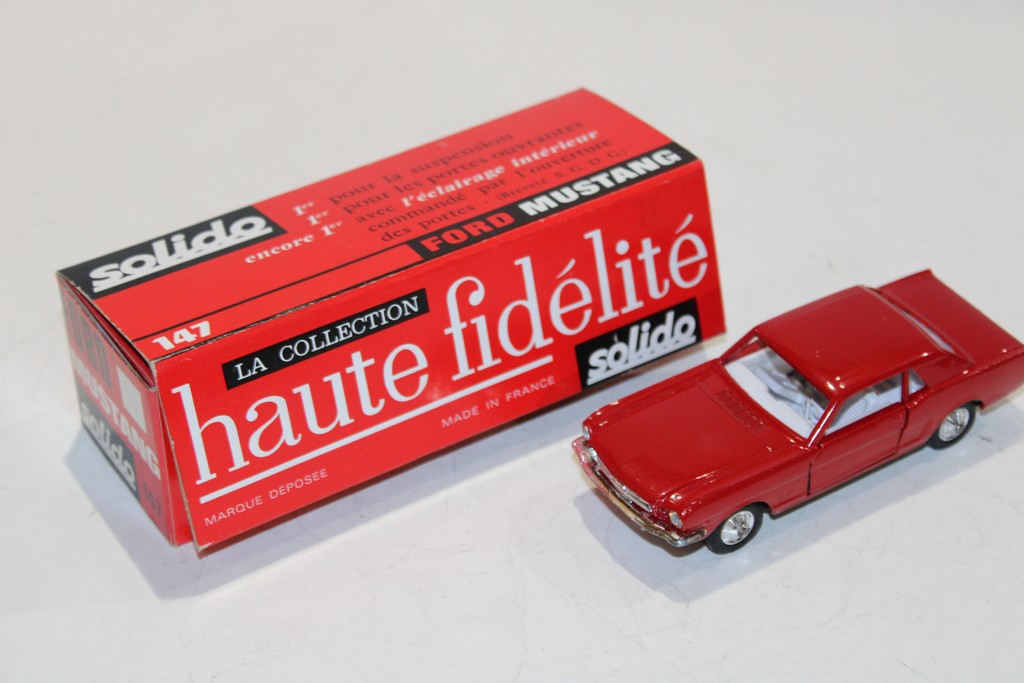FORD MUSTANG ROUGE 1965 SOLIDO 1/43°