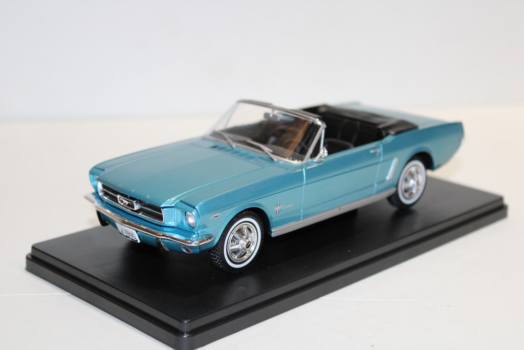 FORD MUSTANG CONVERTIBLE 1964 WHITEBOX 1/24°