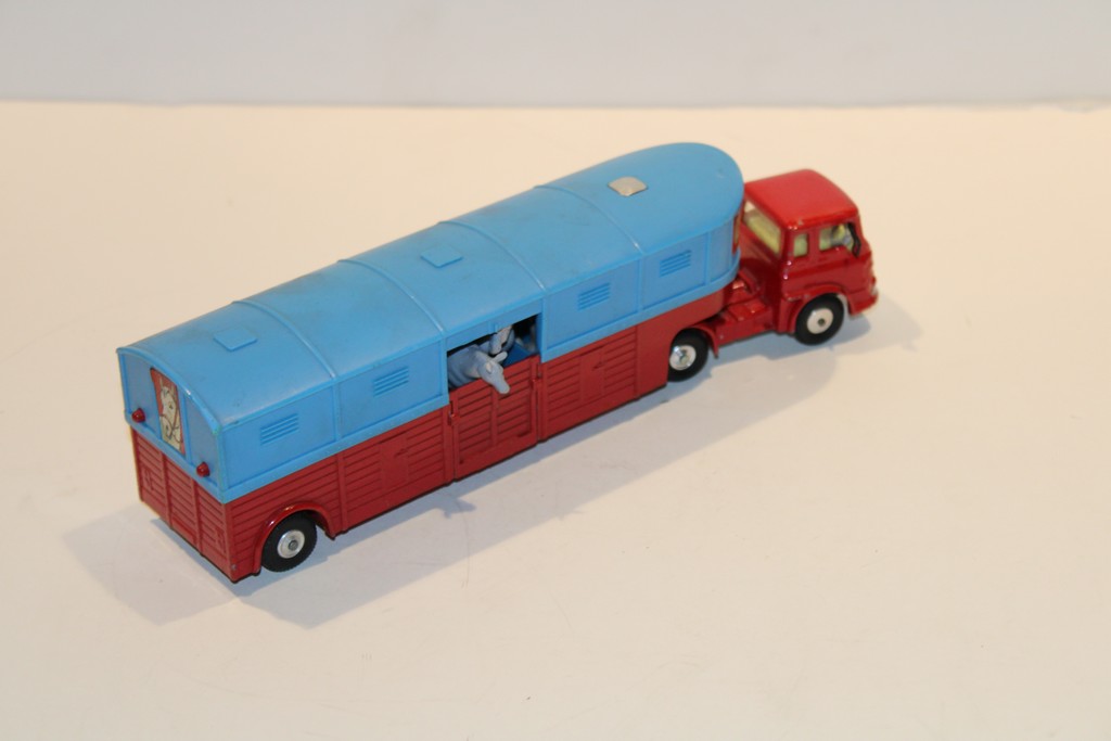 BEDFORD TRACTOR UNIT CHIPPERFIELDS CIRCUS 1960 CORGI 1/55°