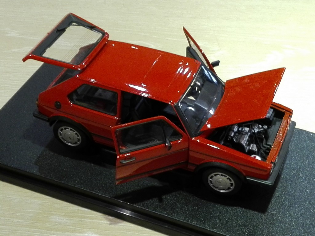 VW GOLF GTI PIRELLI ROUGE 1980 WELLY 1/18°
