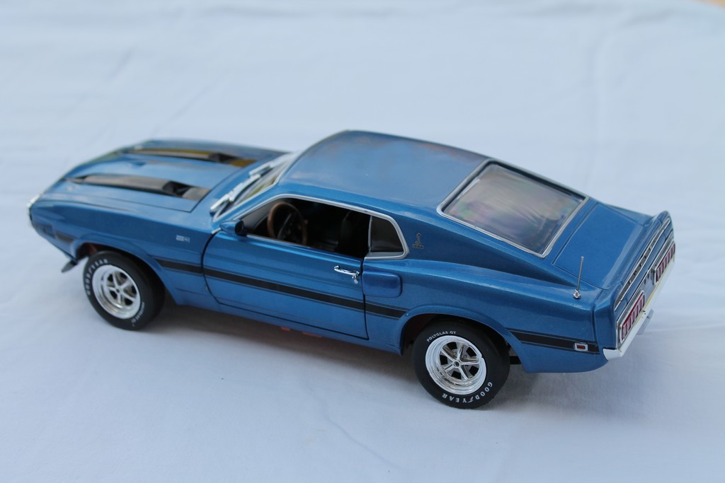 FORD MUSTANG SHELBY GT350 FASTBACK 1969 AUTO WORLD 1/18°