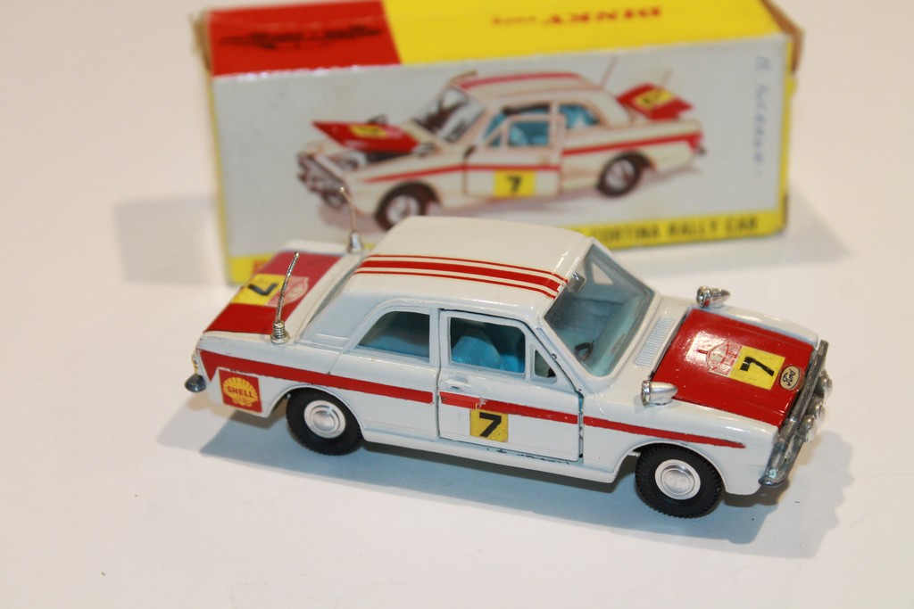 FORD CORTINA RALLY 1960 DINKY TOYS 1/43°