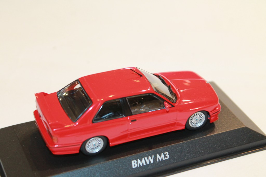BMW M3 E30 1987 ROUGE MAXICHAMPS 1/43°