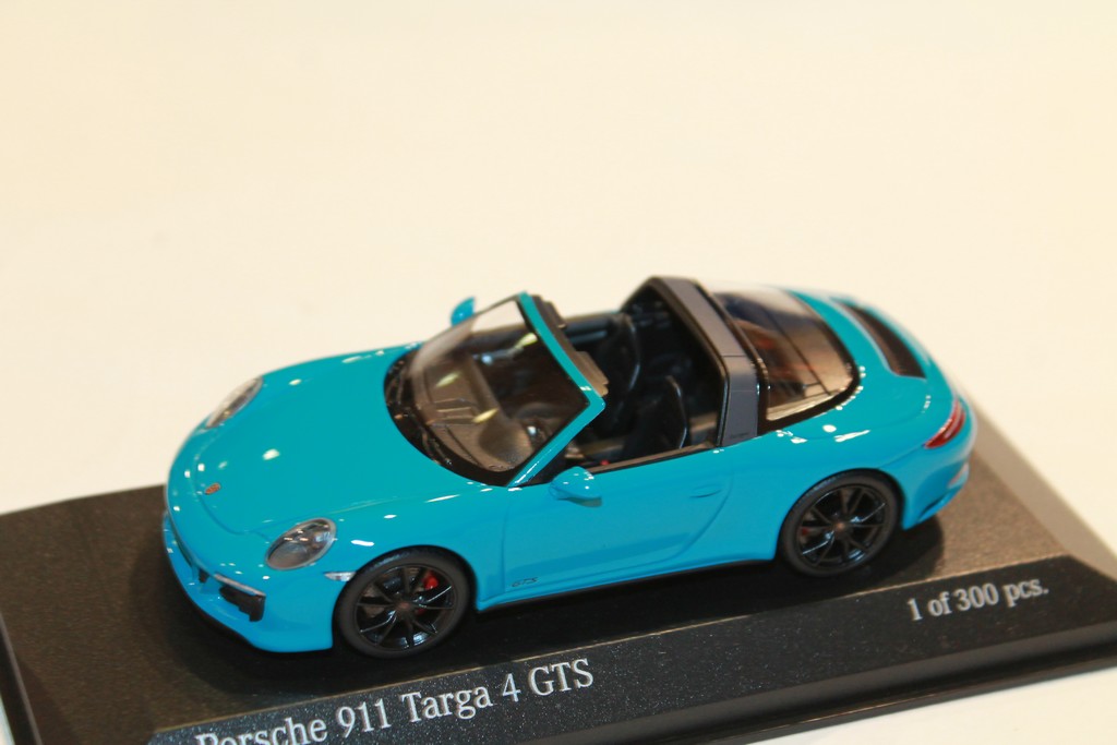 PORSCHE 911 TARGA 4 GTS BLEU 2016 MINICHAMPS 1/43°