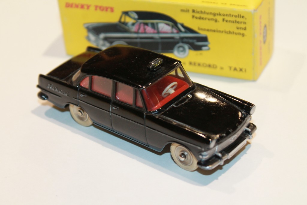 OPEL REKORD TAXI DINKY TOYS 546