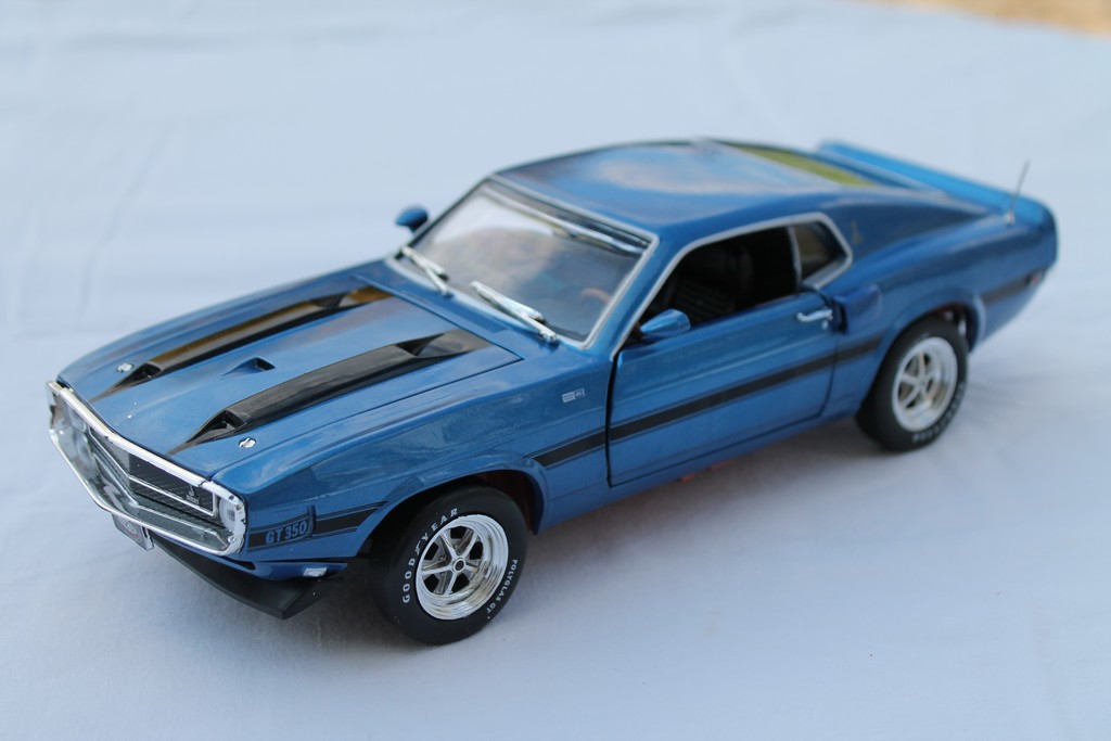 FORD MUSTANG SHELBY GT350 FASTBACK 1969 AUTO WORLD 1/18°