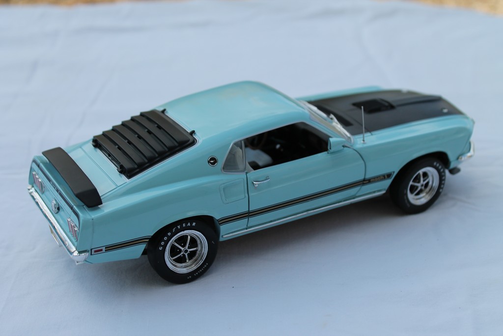 FORD MUSTANG MACH 1 1969 AUTOWORLD 1/18