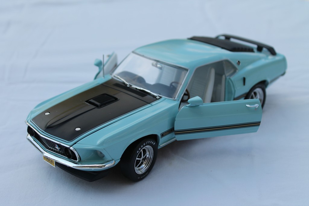 FORD MUSTANG MACH 1 1969 AUTOWORLD 1/18