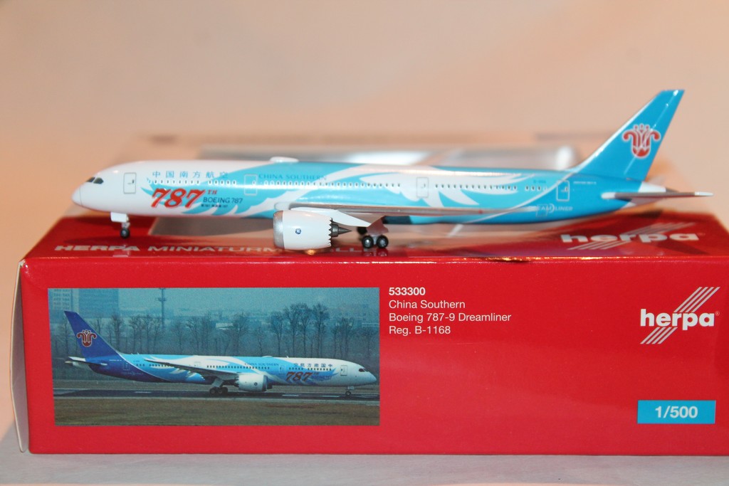 BOEING 787-9 DREAMLINER CHINA SOUTHERN HERPA 1/500