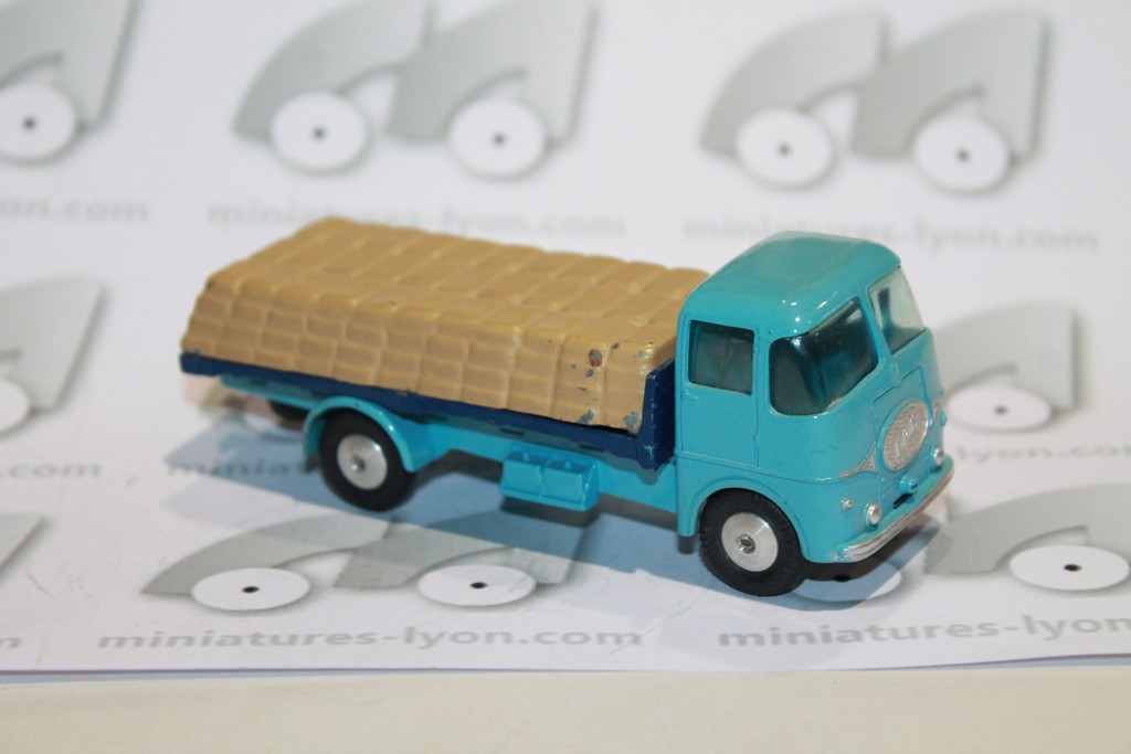 ERF LORRY FLAT HUBS WITH CEMENT LOAD CORGI 1/43°