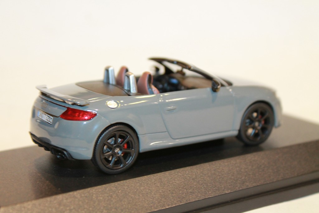 AUDI TT RS ROADSTER GRISE 2018 ISCALE 1/43°