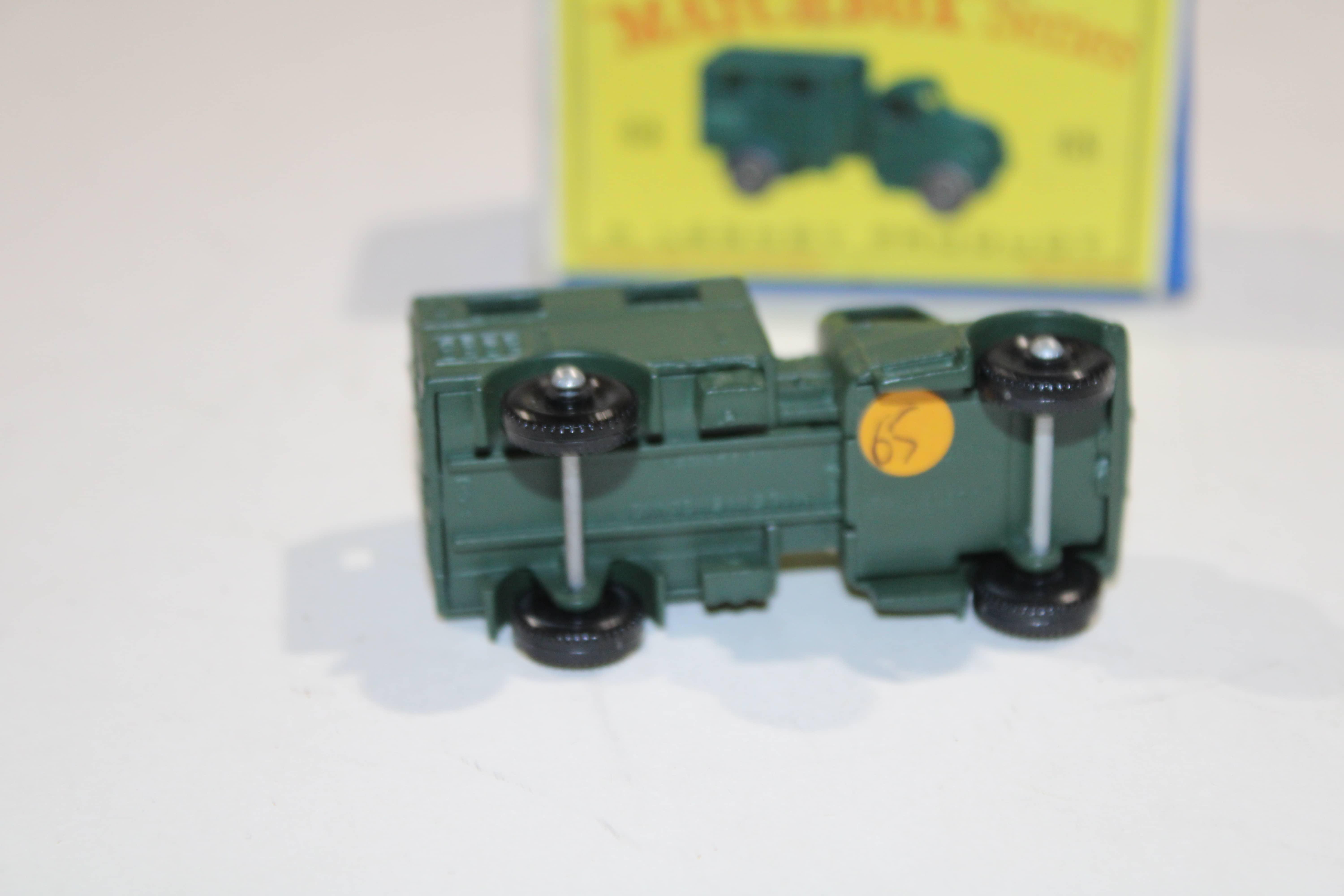 ARMY WIRELESS TRUCK MATCHBOX 1/66°