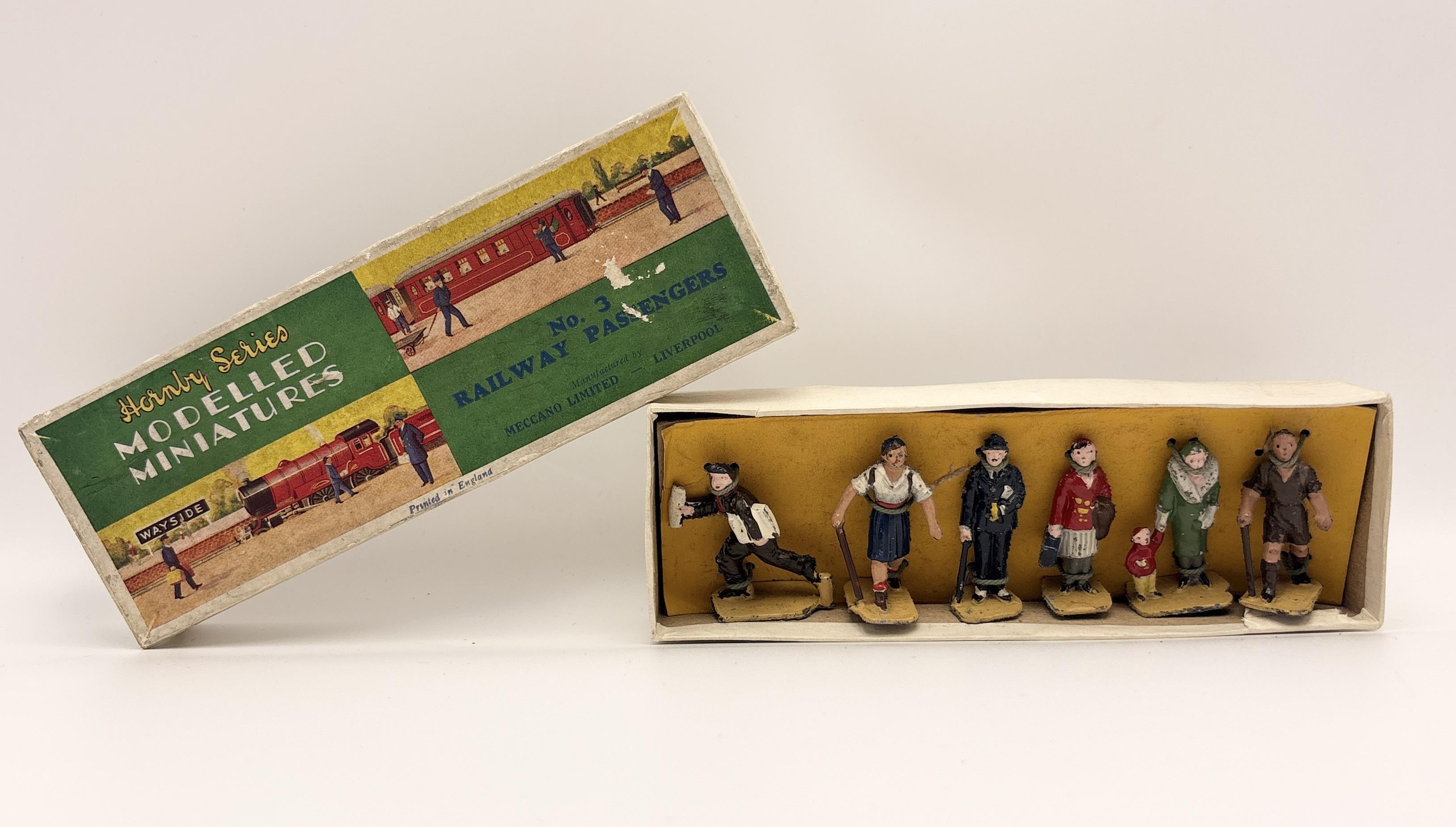 RAILWAY PASSENGERS MODELLED MINIATURES HORNBY SERIES 1/43