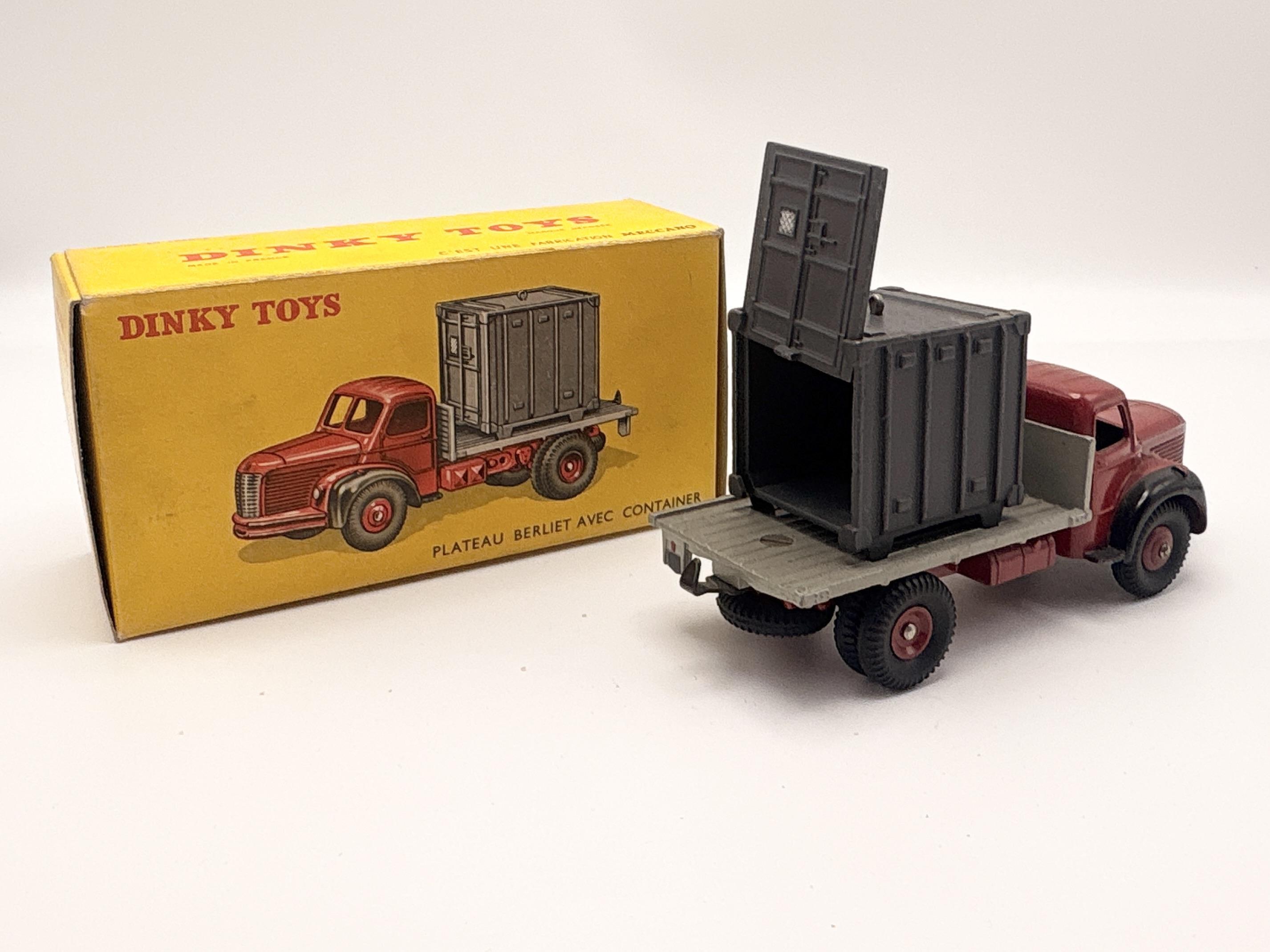 PLATEAU BERLIET AVEC CONTAINER DINKY TOYS 1/43