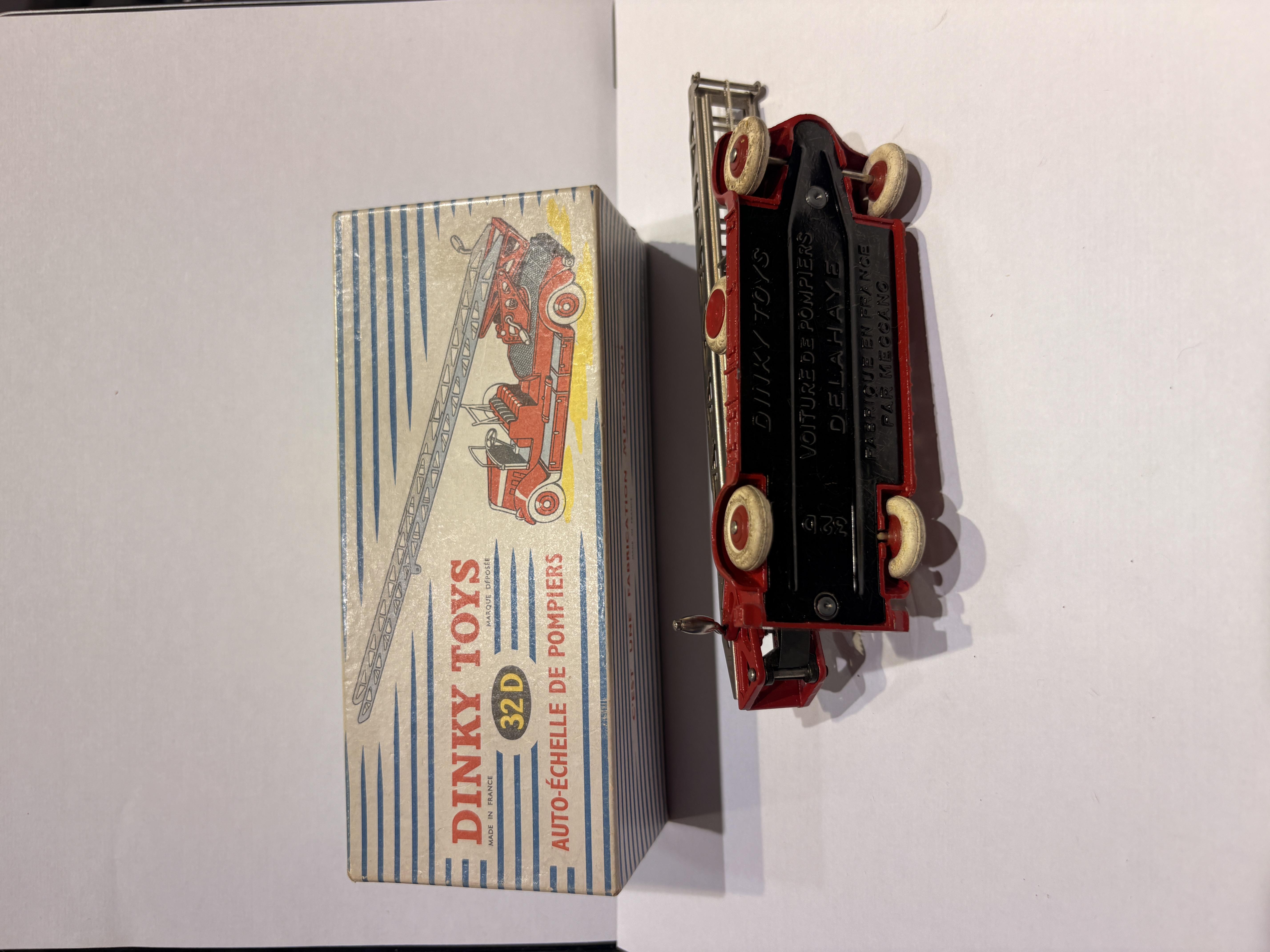 AUTO-ECHELLE DE POMPIERS 32D  DINKY TOYS 1/55