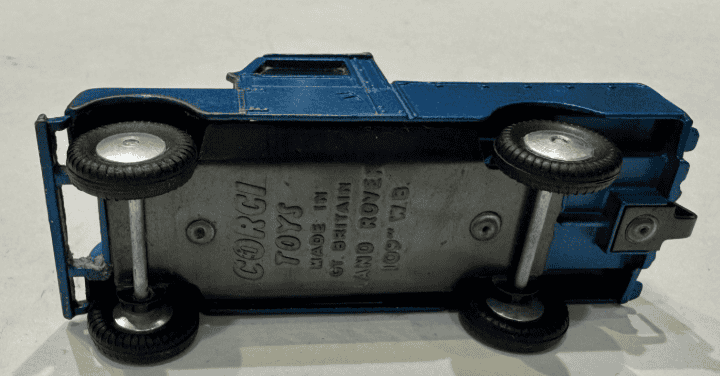 LAND ROVER 109 WB BLEU CORGI 1/43°