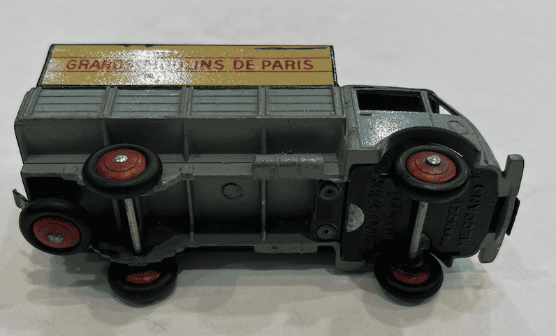 FORD GRANDS MOULINS DE PARIS DINKY 1/43