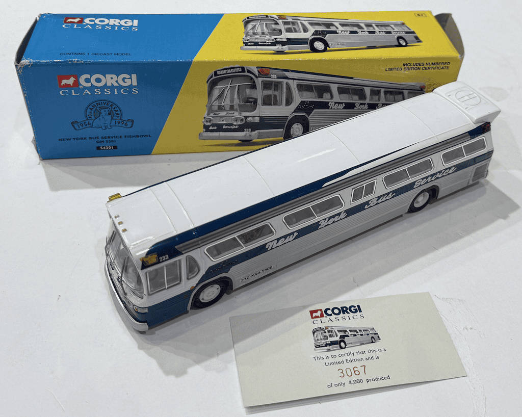 NEW YORK BUS SERVICE FISHBOWL GM 5301 CORGI 1/50