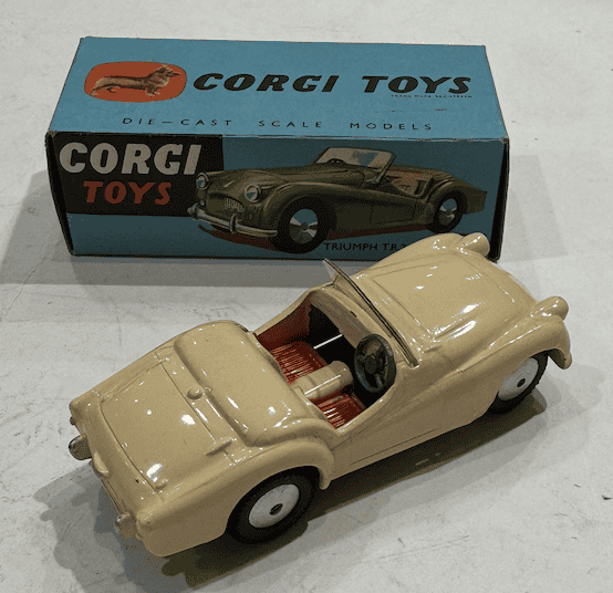 TRIUMPH T.R 2 SPORTS CAR CORGI 1/43