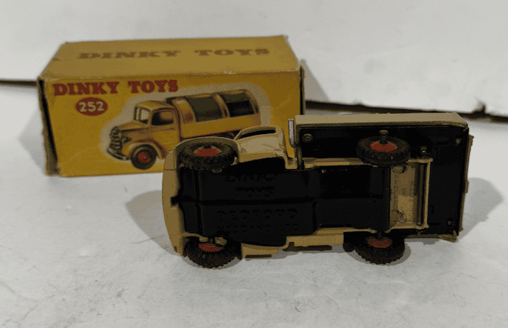BEDFORD REFUSE WAGON DINKY TOYS 1/43