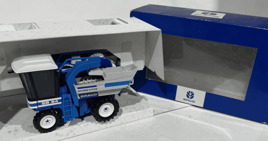 VENDANGEUSE  BRAUD SB 64 NEW HOLLAND SIKU 1/32