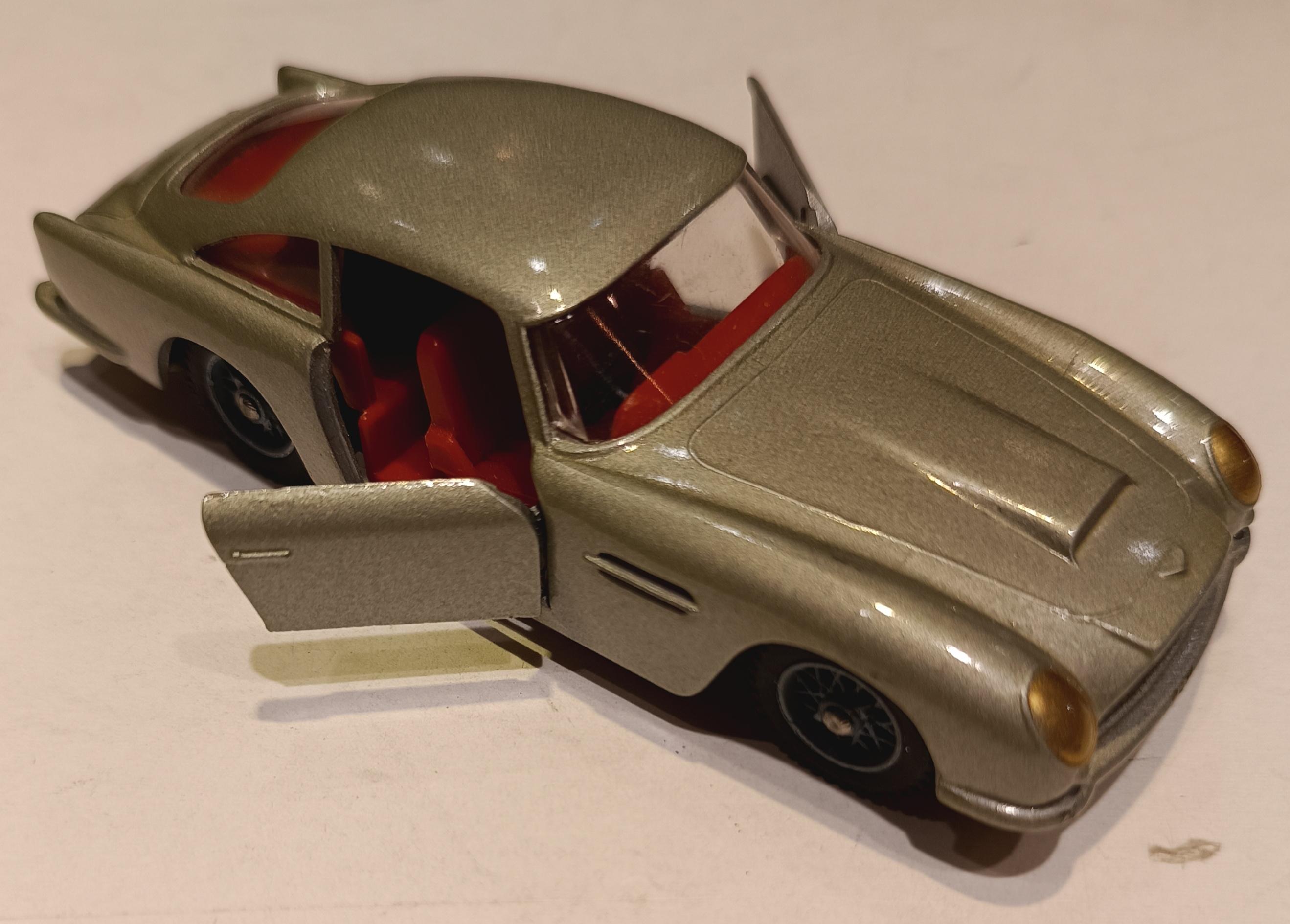 ASTON MARTIN DB5 VANTAGE SOLIDO 1/43