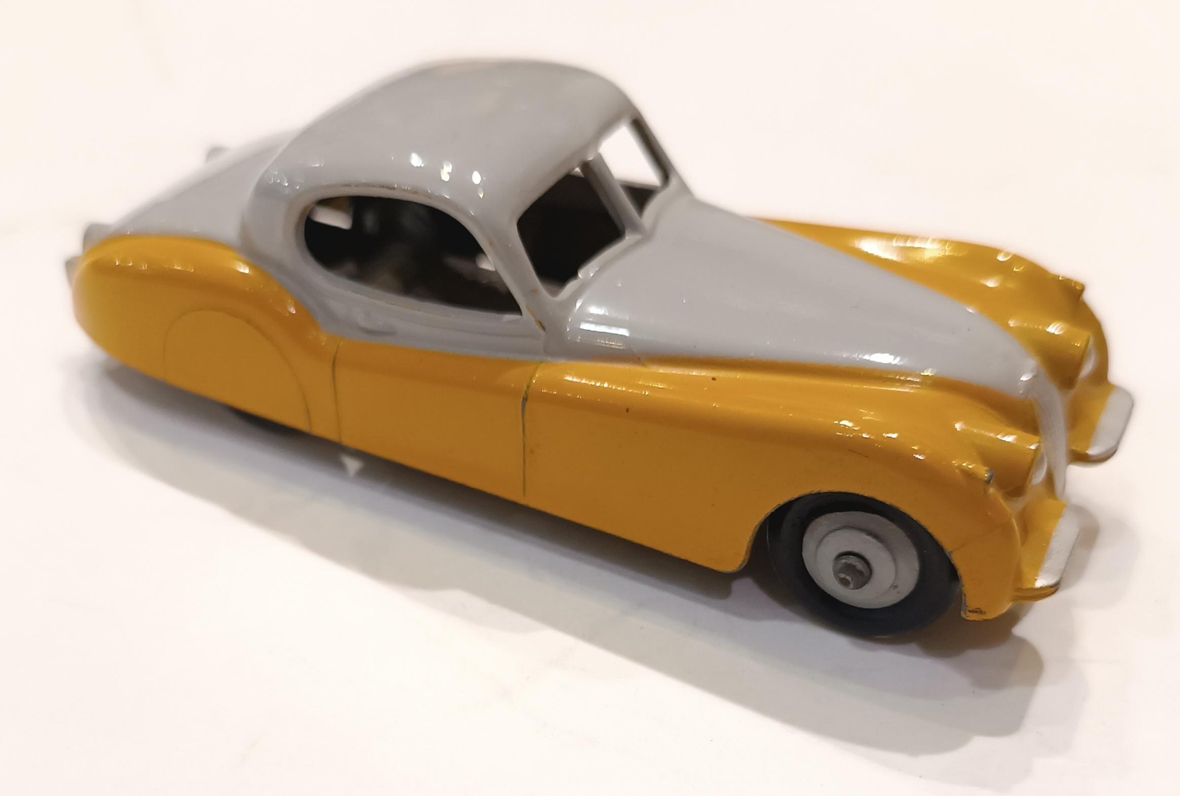 JAGUAR DINKY TOYS 1/43