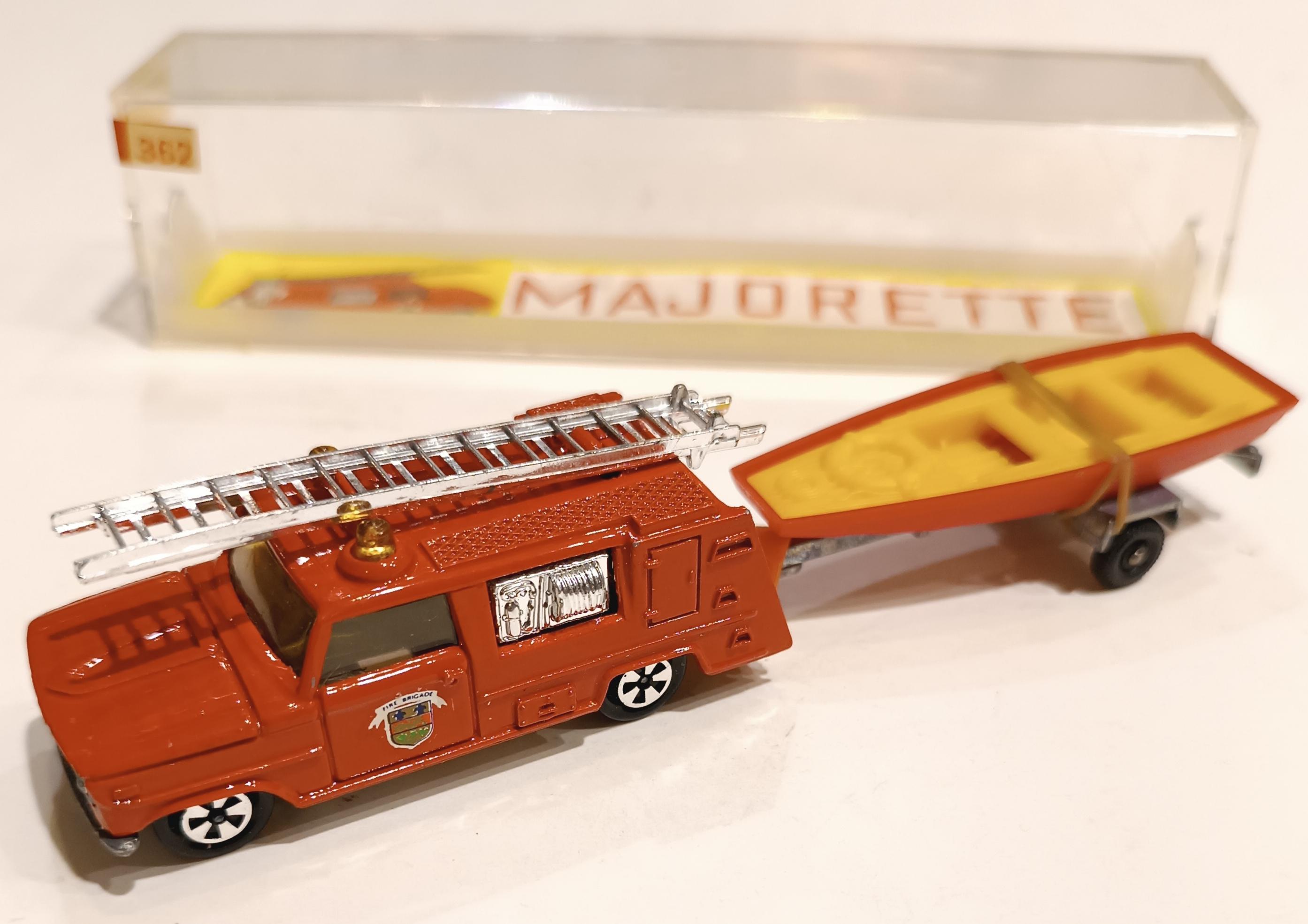 BARQUE MAJORETTE 1/80