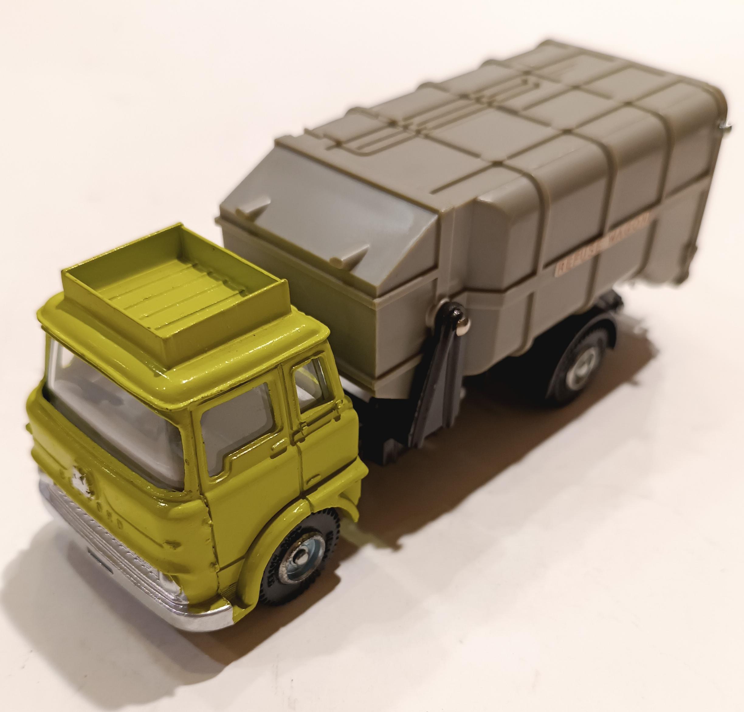 CAMION POUBELLE TK BEDFORD - DINKY 1/43
