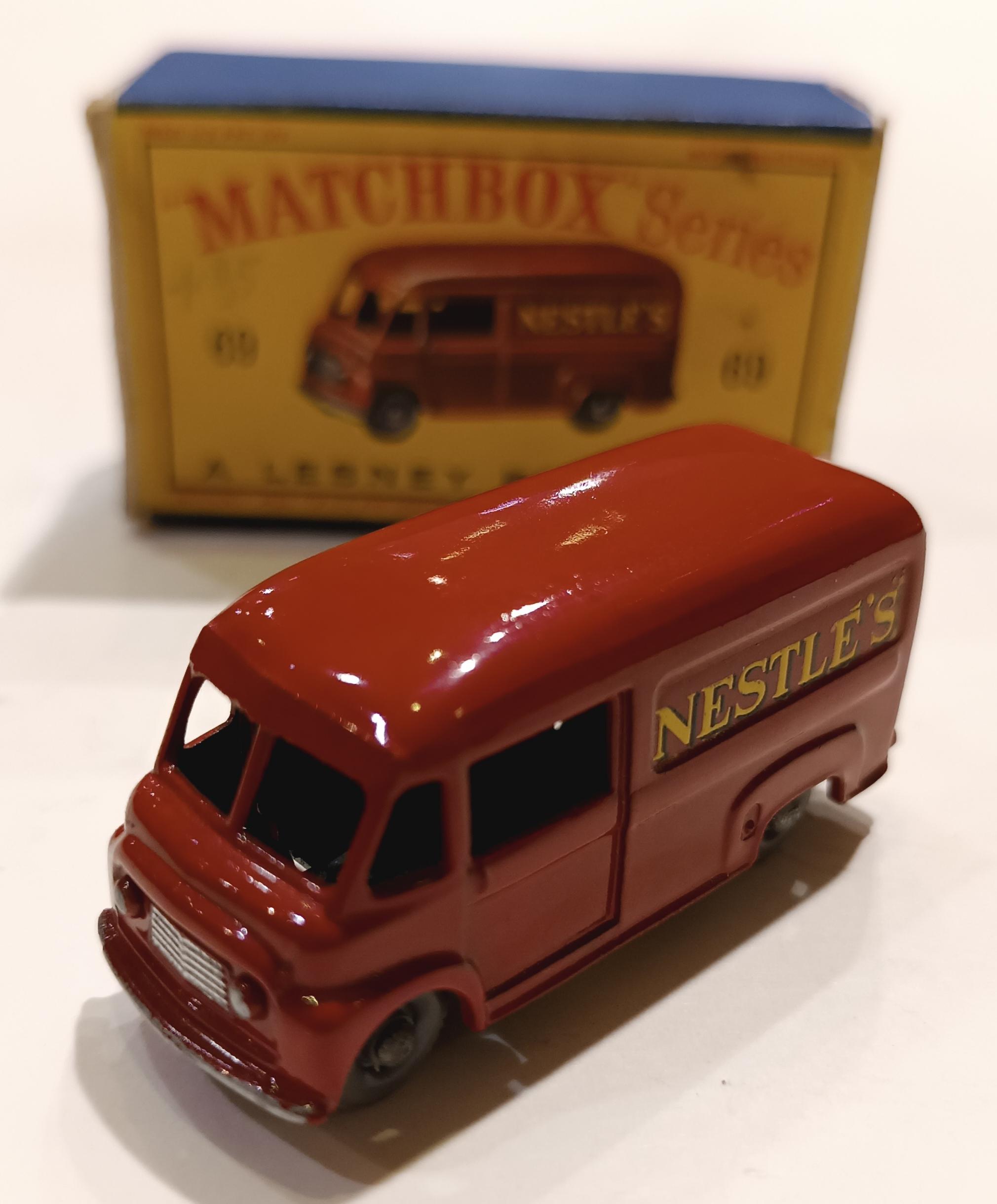 COMMER 30 CTW VAN NESTLE'S MATCHBOX 1/64