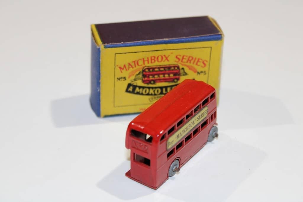 BUS ROUTEMASTER RED -MATCHBOX 1/64