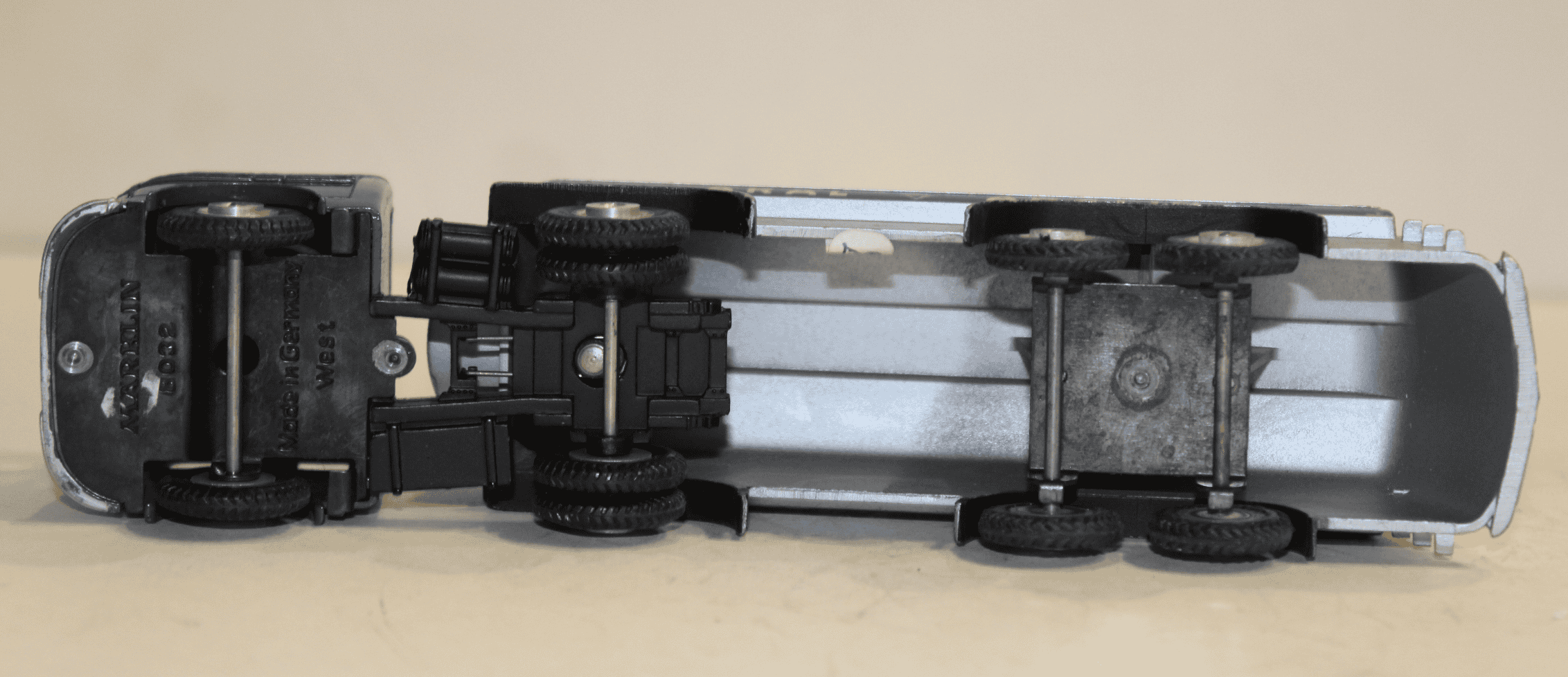 MERCEDES TREIBSTOFF- TANKWAGEN MARKLIN 1/43