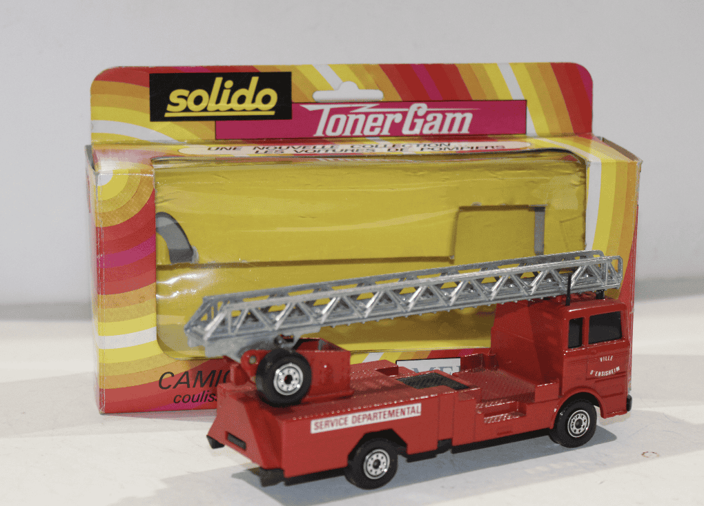 MERCEDES BENZ CAMION SOLIDO 1/43
