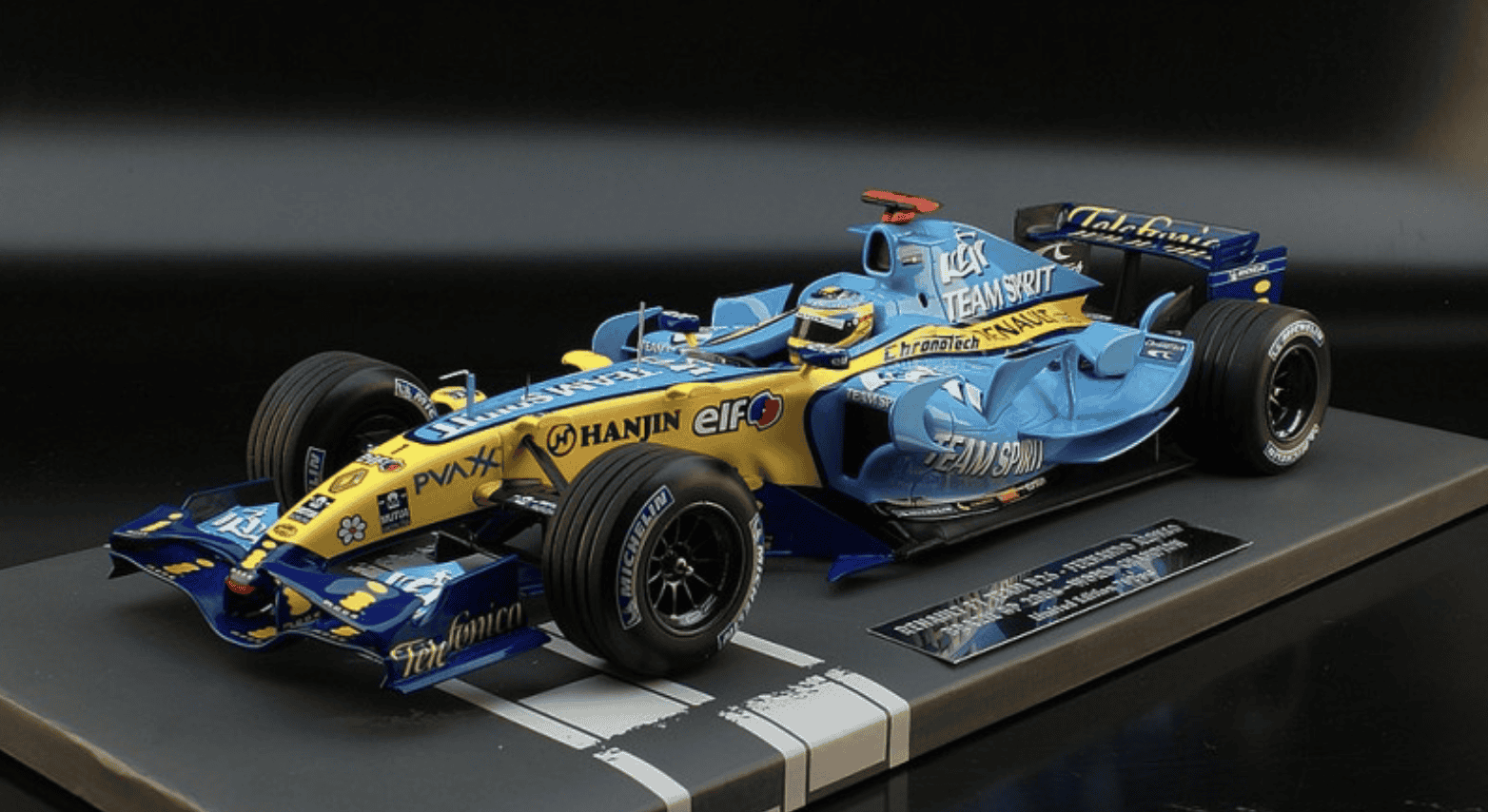RENAULT F1 TEAM R26 FERNANDO ALONSO BRAZIL GP 2006 WORLD CHAMPION  MINICHAMPS 1/18