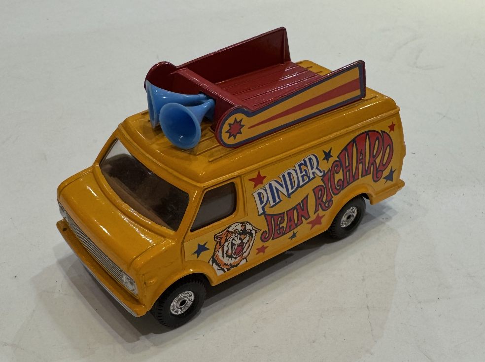 CHEVROLET VAN PINDER CORGI 1/43