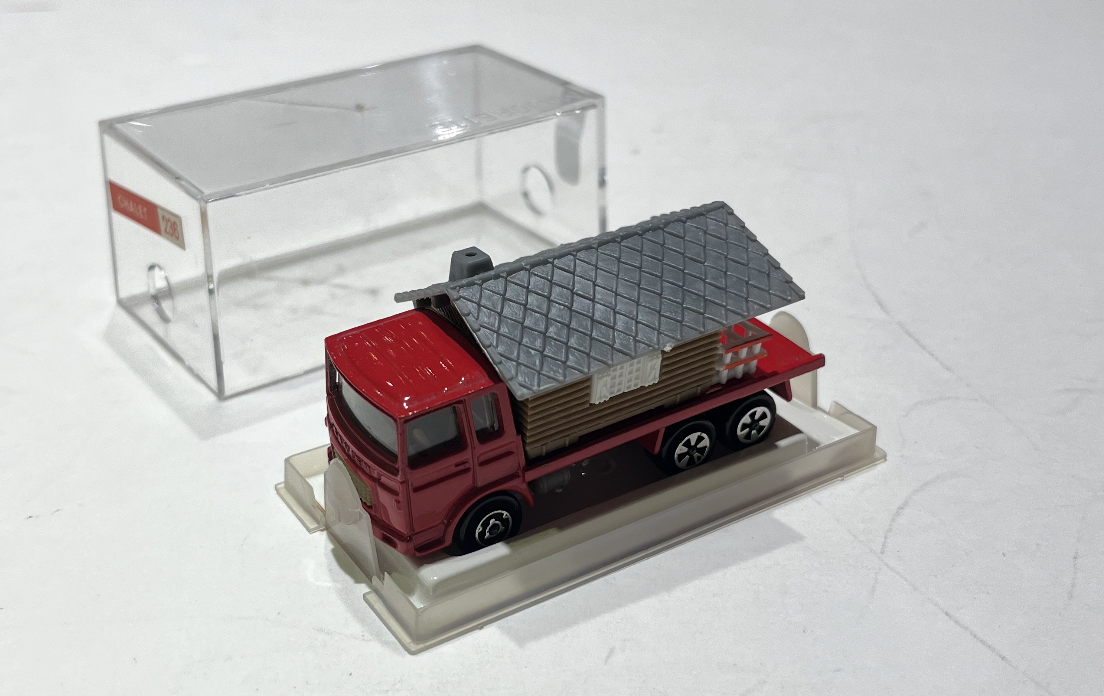 CAMION SAVIEM CHALETTE  MAJORETTE 1/64