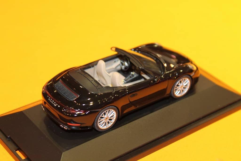 PORSCHE 911 CARRERA 4S CAB NOIR HERPA 1/43°