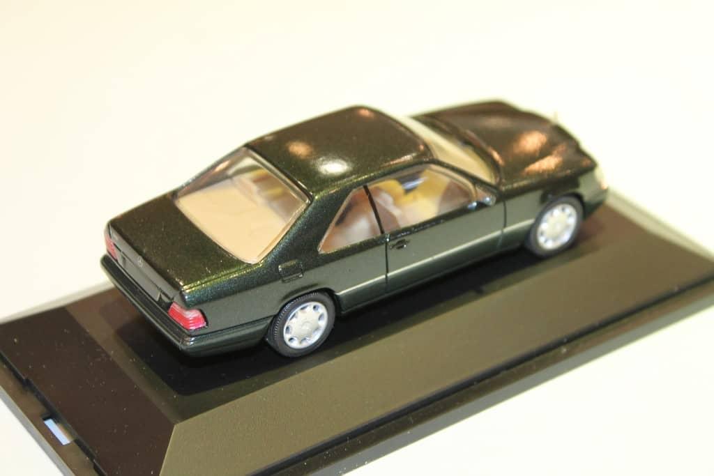 MERCEDES BENZ E 320 COUPE VERTE HERPA 1/43°