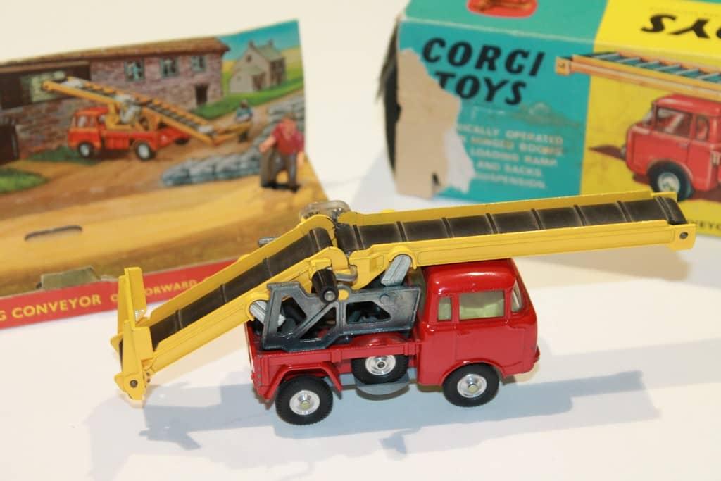 JEEP FC 150 + WORKING CONVEYOR CORGI 1/50°
