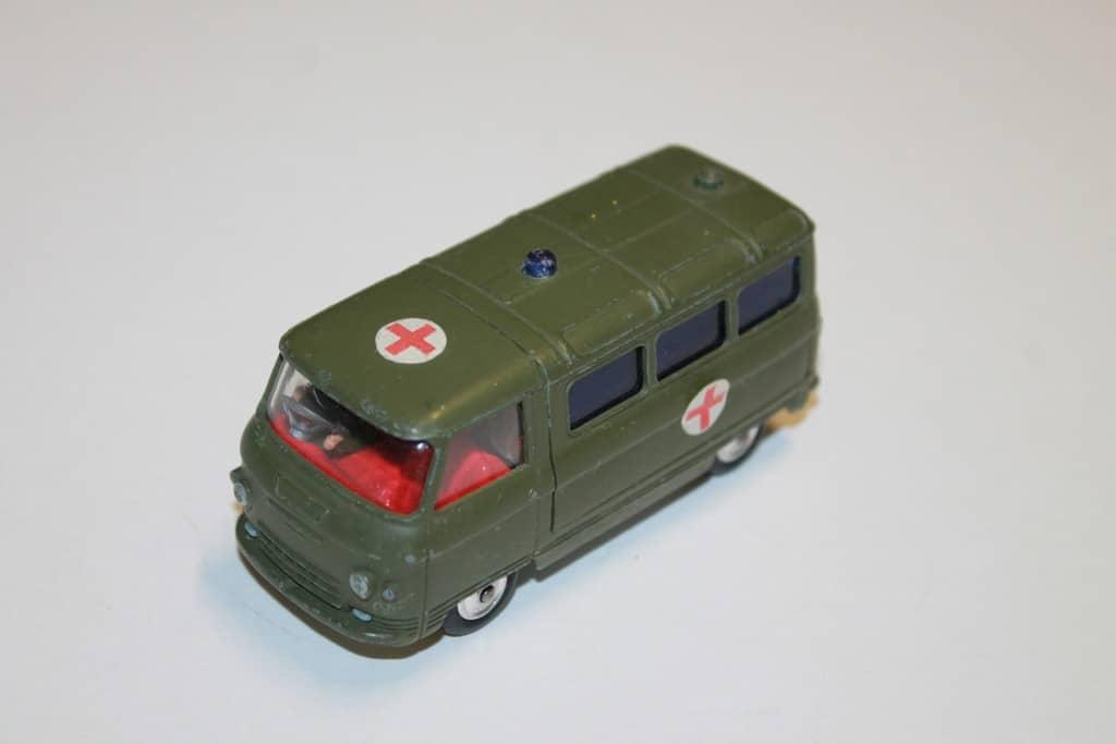 COMMER 3/4 TON CHASSIS AMBULANCE CORGI TOYS 1/43°