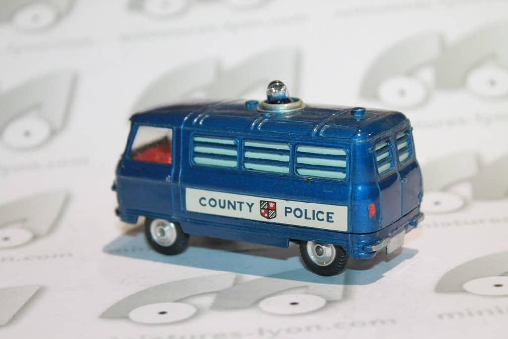 COMMER 3/4 TON POLICE CORGI 1/43°