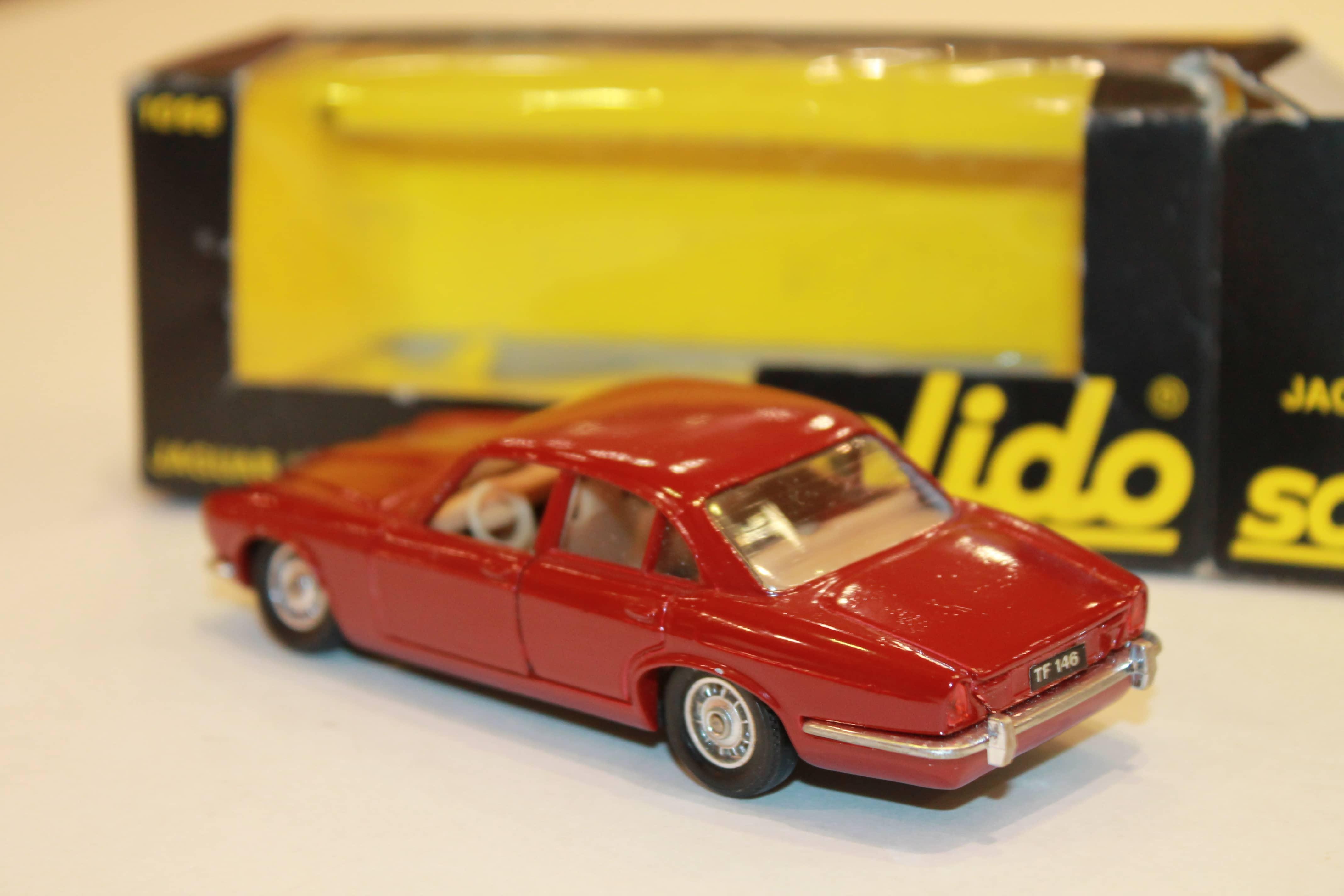 JAGUAR XJ 12 RED SOLIDO 1/43°