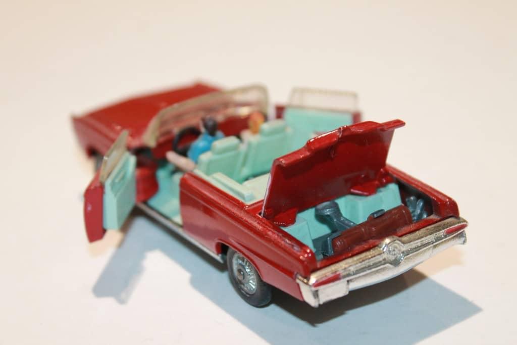 CHRYSLER IMPERIAL ROUGE CORGI TOYS 1/43°