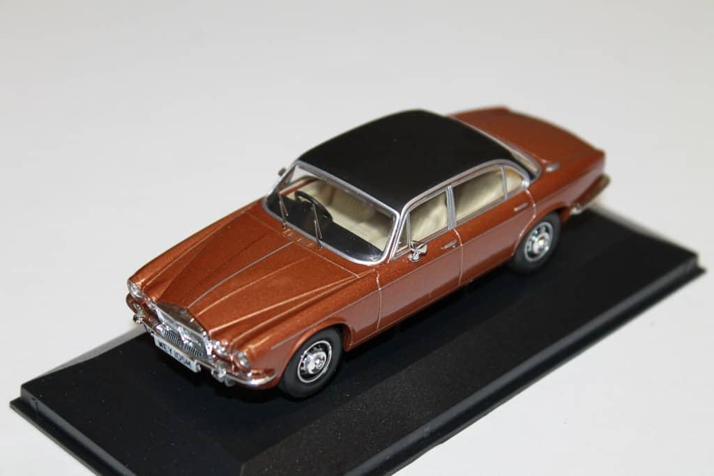 DAIMLER DOUBLE SIX SERIES 2 VANDEN PLAS MARRON VANGUARDS 1/43°