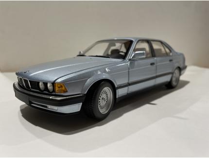 BMW 730I (E32) 1986 BLEU CALIRE METALLIC MINICHAMPS 1/18