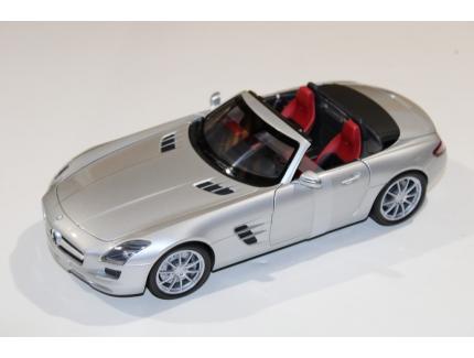 MERCEDES BENZ SLS AMG ROADSTER GRIS MINICHAMPS 1/18°