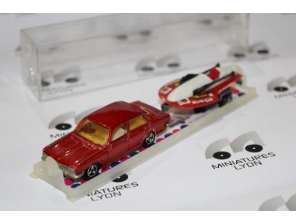 CHRYSLER 180 ROUGE AVEC BATEAU COURSE MAJORETTE 338