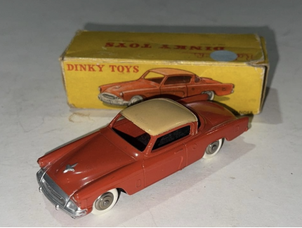 STUDEBAKER COMMANDER DINKY TOYS 1/43°