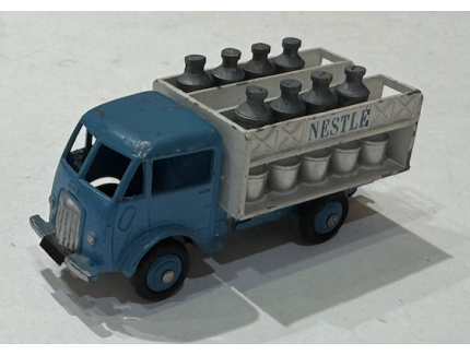 Camion laitier Studebaker Nestlé DINKY TOYS 1/43°