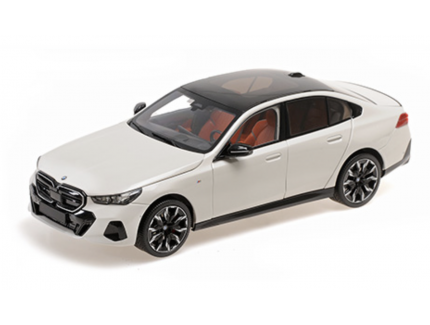 BMW i5 2023 WHITE MINICHAMPS 1/18